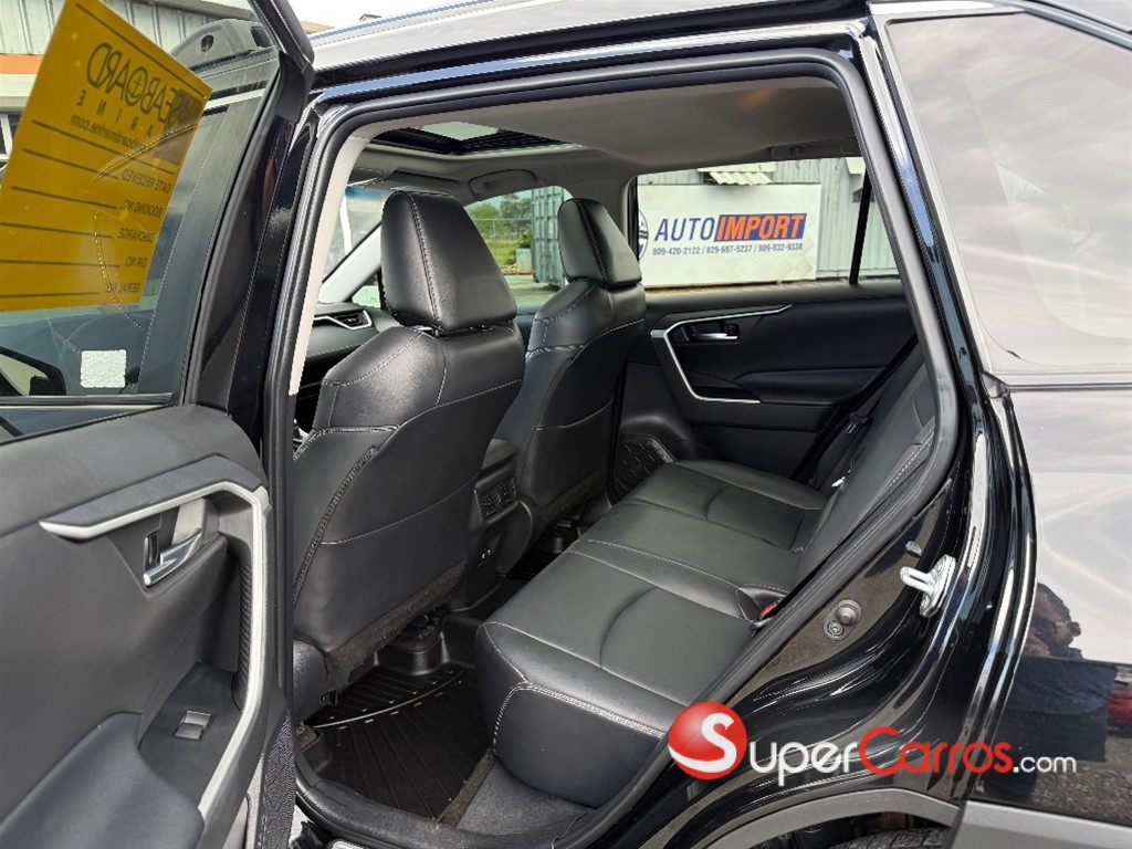 2021 Toyota RAV4 XLE Premium — foto 11 / 12