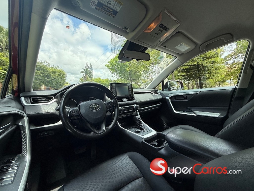 2019 Toyota RAV4 LE Hibrid — foto 7 / 10
