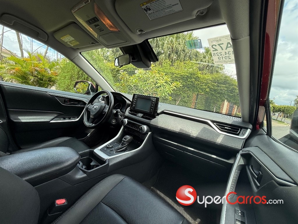 2019 Toyota RAV4 LE Hibrid — foto 8 / 10