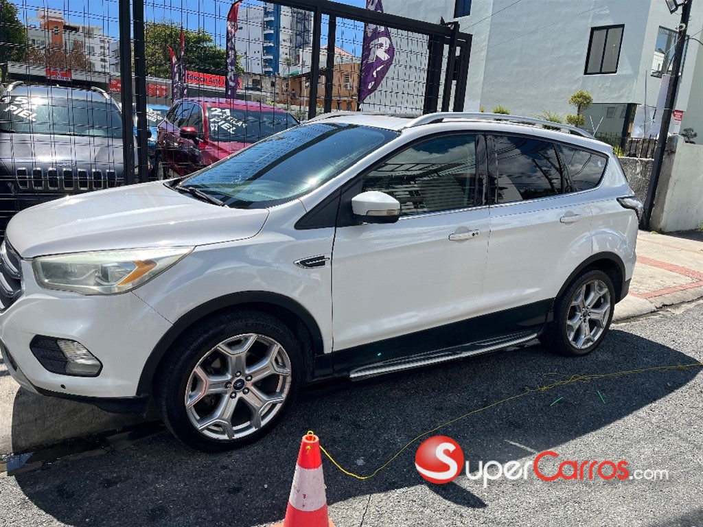2017 Ford Escape Platinum — foto 2 / 10