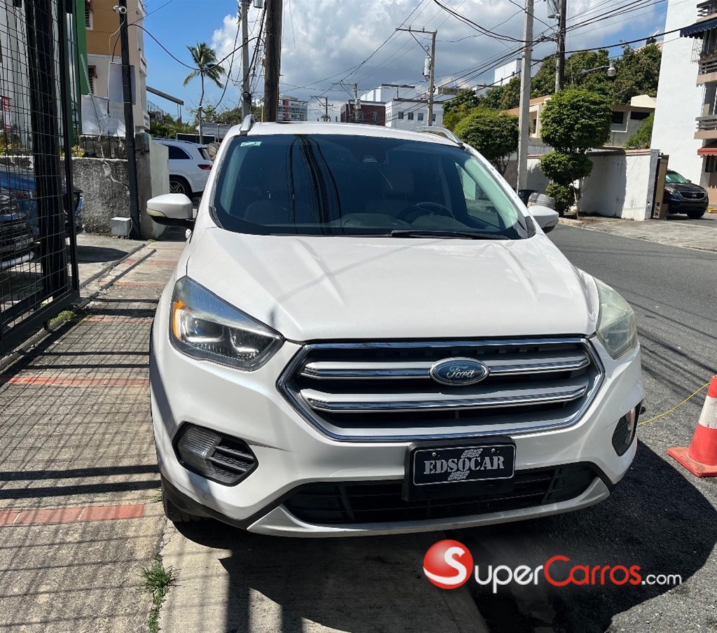 2017 Ford Escape Platinum — foto 6 / 10