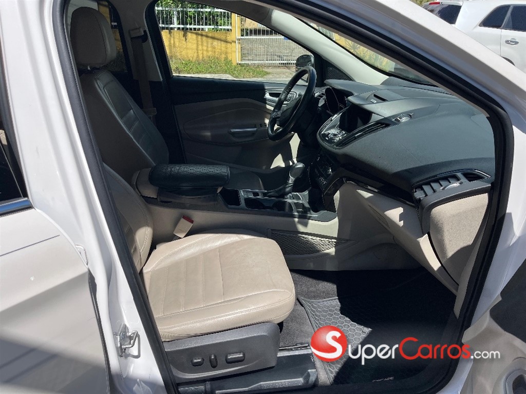 2017 Ford Escape Platinum — foto 7 / 10