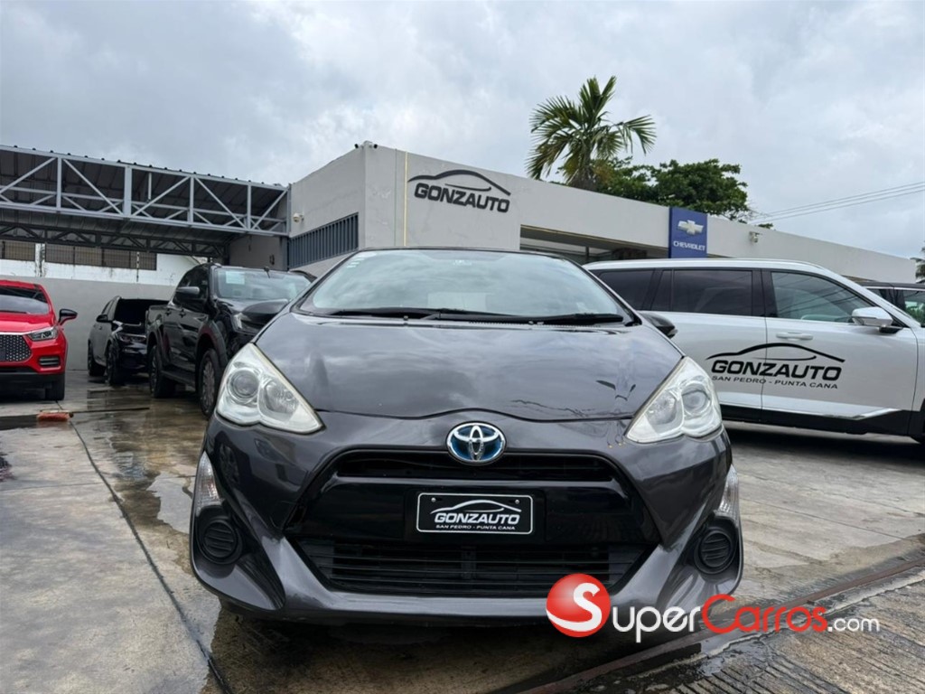 2017 Toyota Aqua — foto 2 / 10