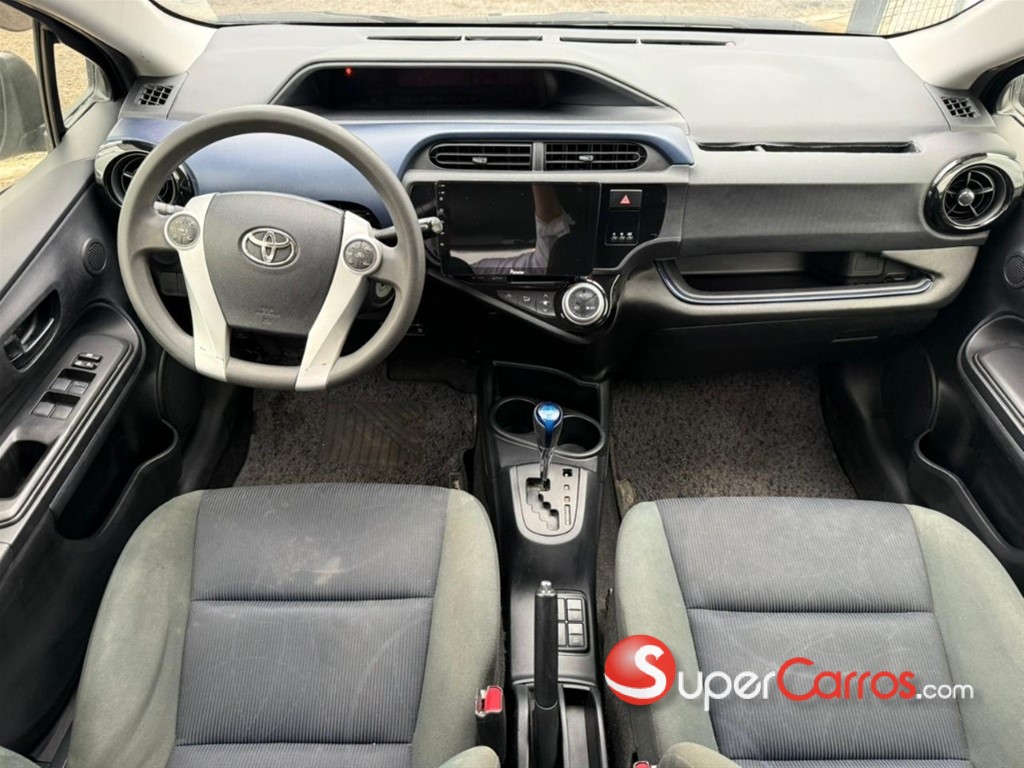 2017 Toyota Aqua — foto 9 / 10