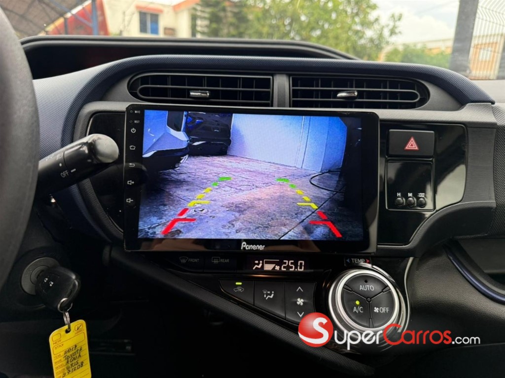 2017 Toyota Aqua — foto 10 / 10