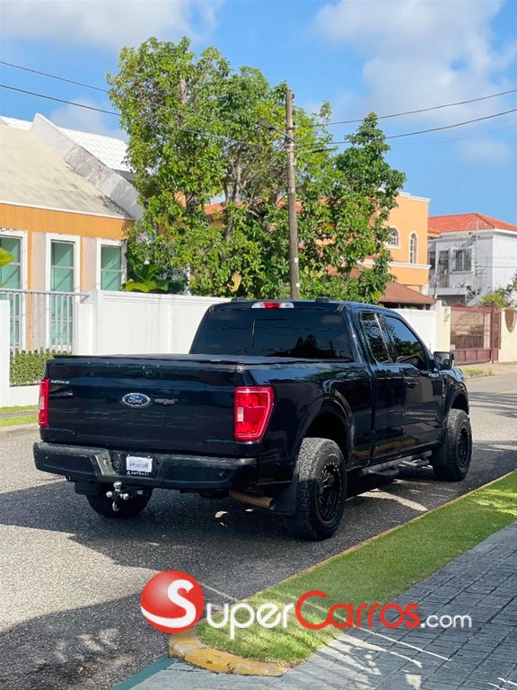 2021 Ford F 150 XLT — foto 8 / 12