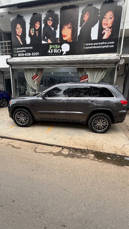 2016 Jeep Grand Cherokee Laredo 4x4 — foto 2 / 12