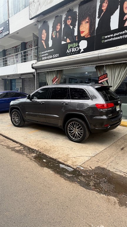 2016 Jeep Grand Cherokee Laredo 4x4 — foto 5 / 12