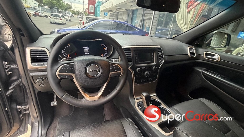 2016 Jeep Grand Cherokee Laredo 4x4 — foto 7 / 12