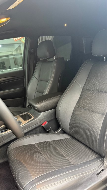 2016 Jeep Grand Cherokee Laredo 4x4 — foto 8 / 12