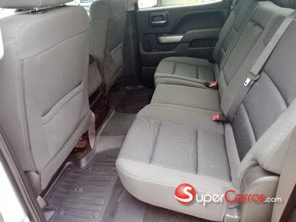 2017 Chevrolet Silverado — foto 2 / 8