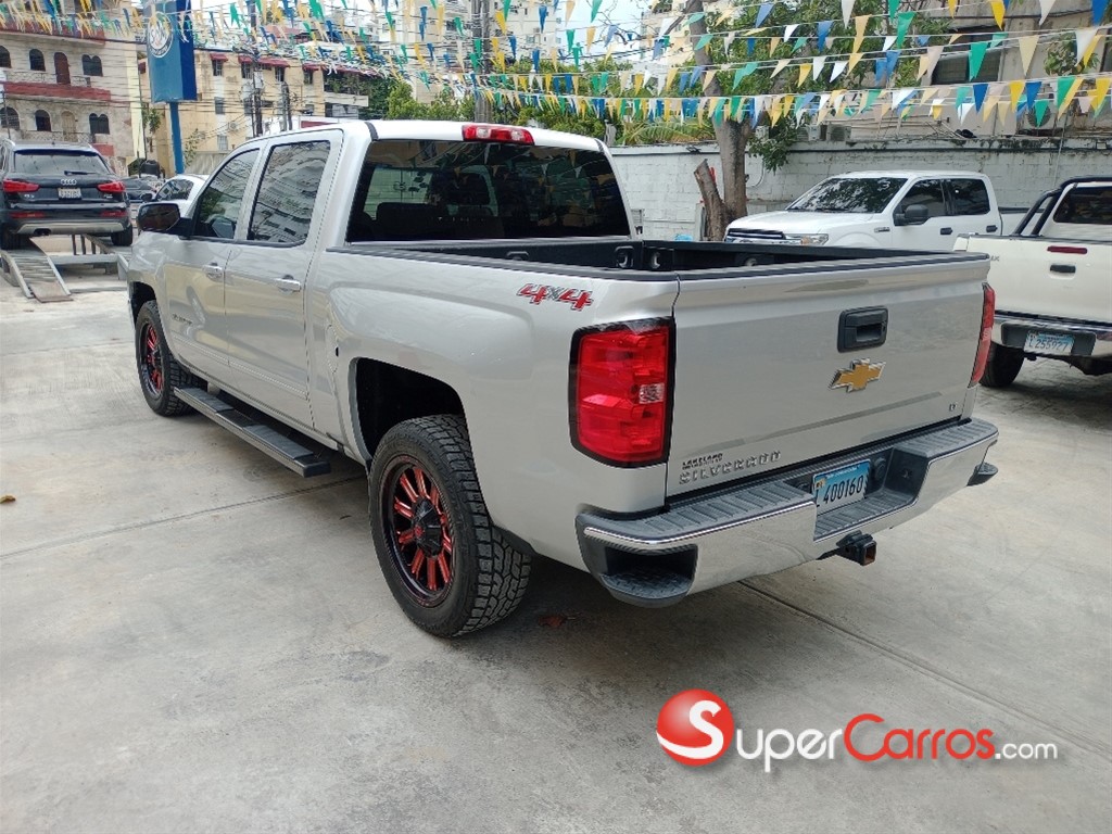 2017 Chevrolet Silverado — foto 6 / 8