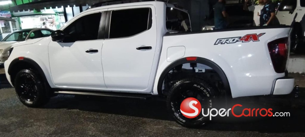 2025 Nissan Frontier Pro-4X — foto 2 / 9