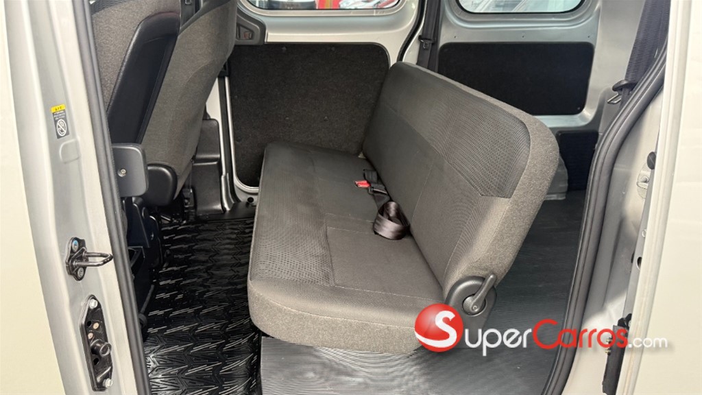 2021 Nissan NV 200 — foto 2 / 12