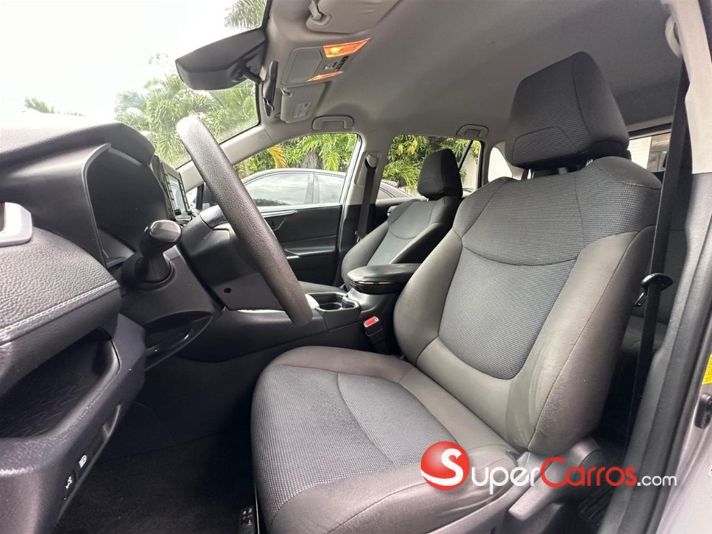 2021 Toyota RAV4 LE — foto 8 / 9