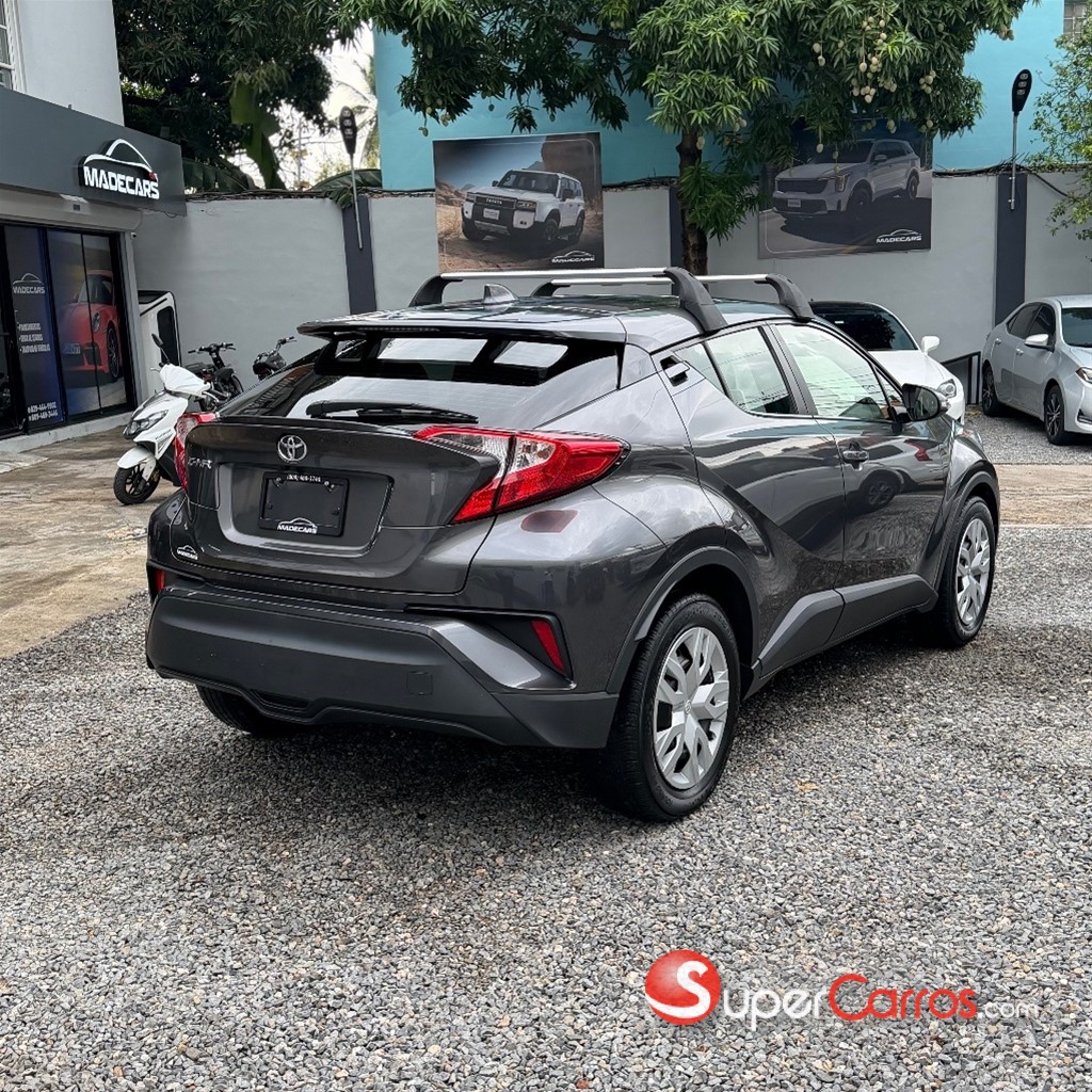 2020 Toyota C-HR XLE — foto 5 / 10
