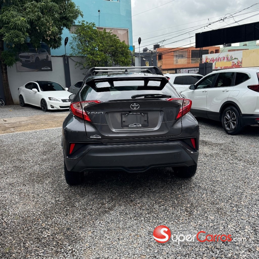 2020 Toyota C-HR XLE — foto 6 / 10