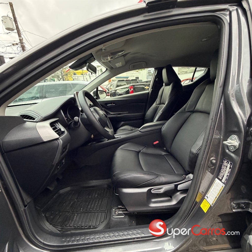 2020 Toyota C-HR XLE — foto 9 / 10