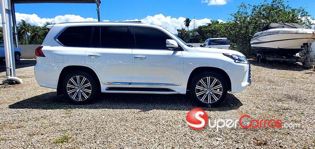 2016 Lexus LX 570 — foto 8 / 12