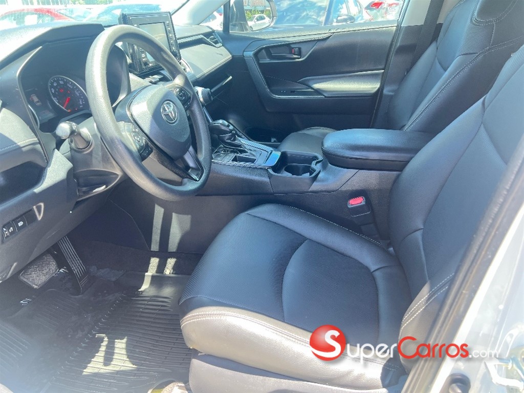 2020 Toyota RAV4 LE PLUS — foto 8 / 11