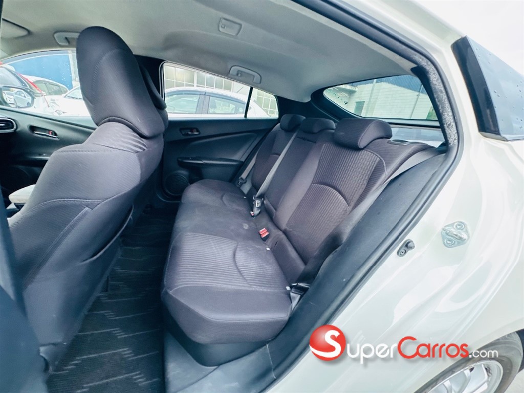 2019 Toyota Prius Hybrid — foto 8 / 12