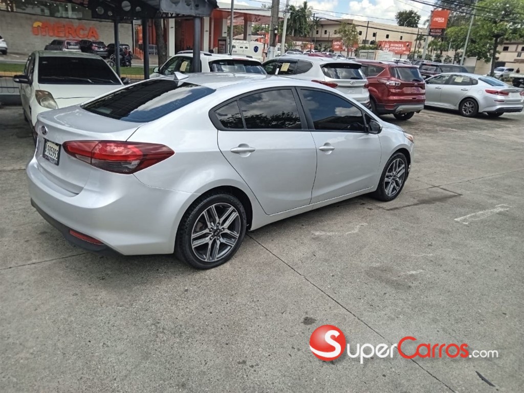 2018 Kia Forte LX — foto 8 / 12