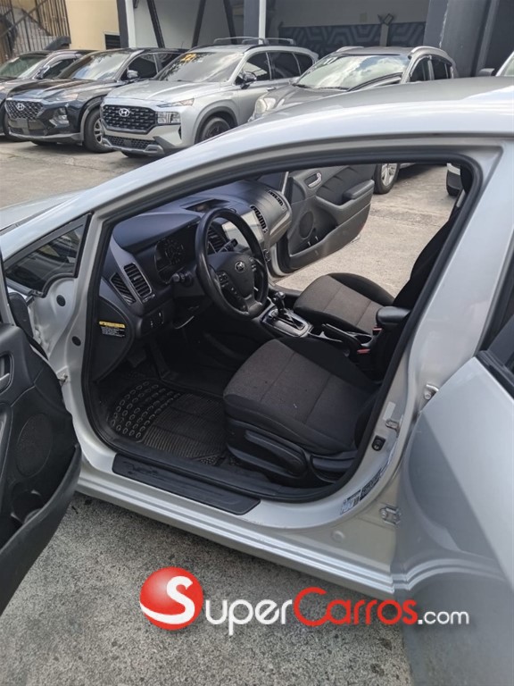 2018 Kia Forte LX — foto 9 / 12