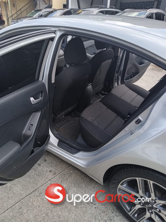 2018 Kia Forte LX — foto 10 / 12