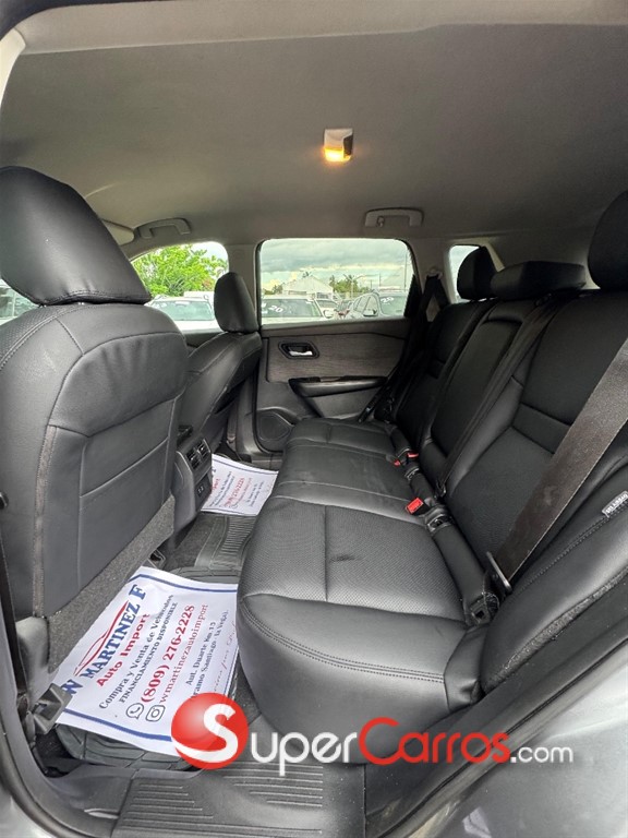 2021 Nissan Rogue SV — foto 9 / 10