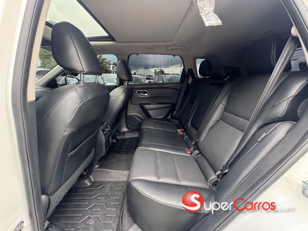 2021 Nissan Rogue SV — foto 8 / 11