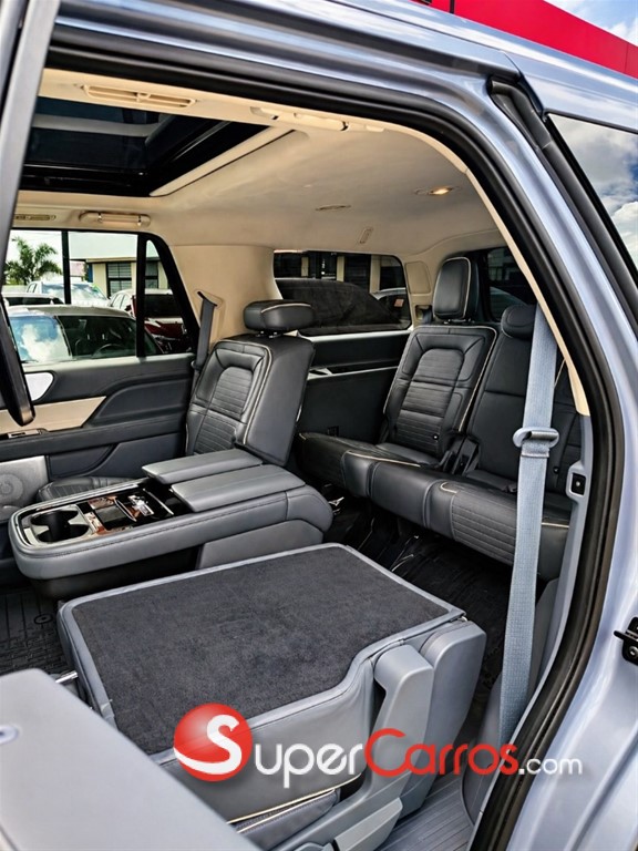 2018 Lincoln Navigator Black Label — foto 9 / 12