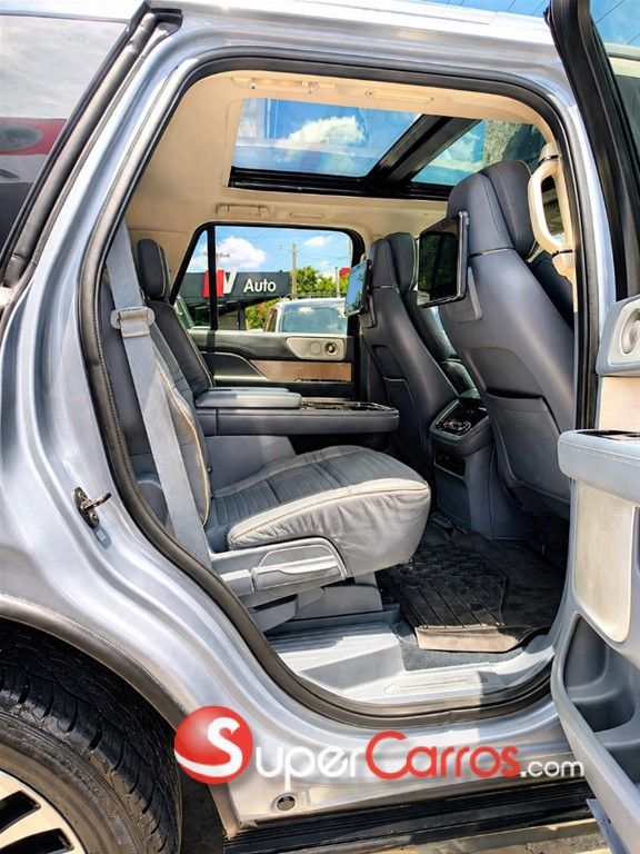 2018 Lincoln Navigator Black Label — foto 11 / 12