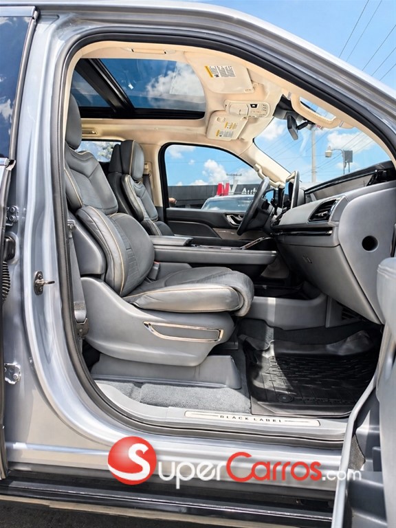 2018 Lincoln Navigator Black Label — foto 12 / 12