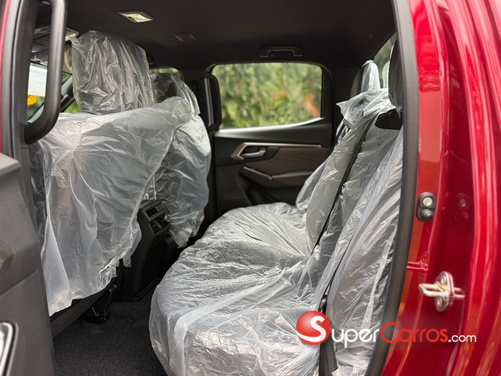 2027 Isuzu DMAX LSE V-Cross — foto 8 / 9