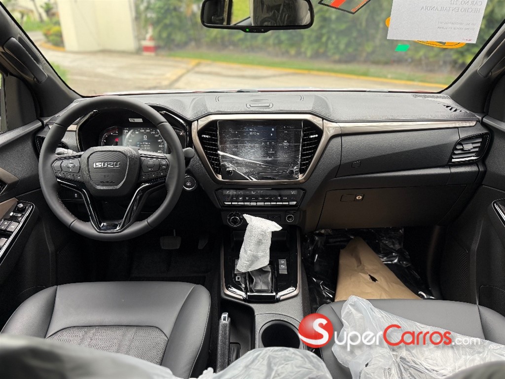 2027 Isuzu DMAX LSE V-Cross — foto 9 / 9