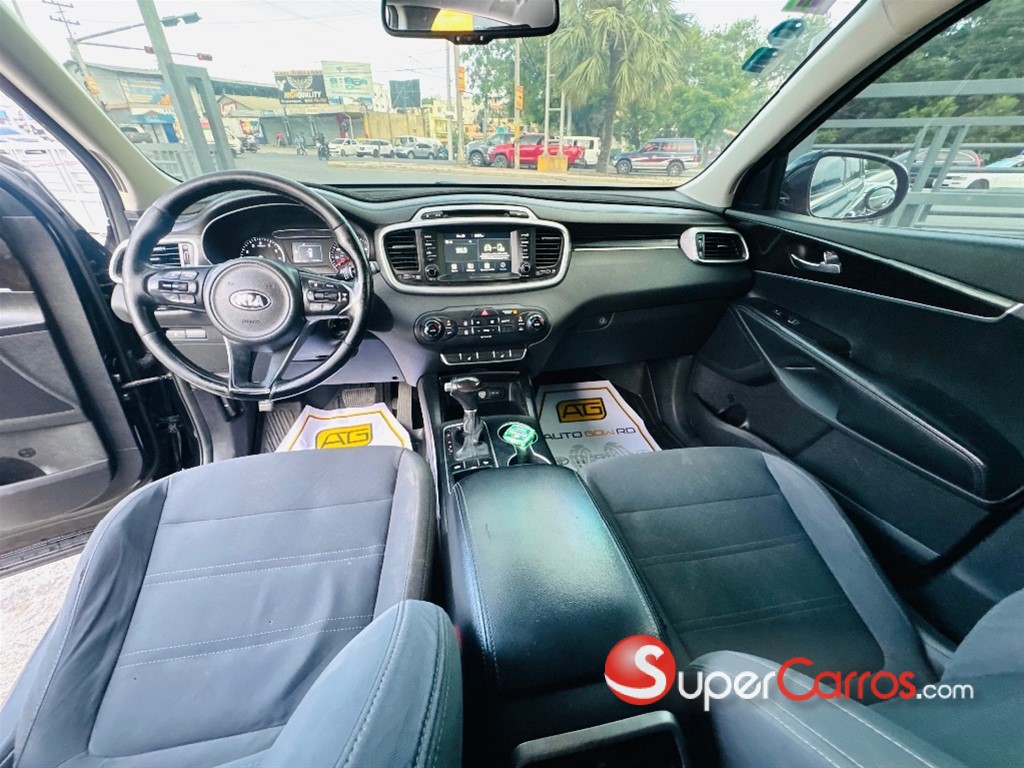 2017 Kia Sorento LX — foto 9 / 12
