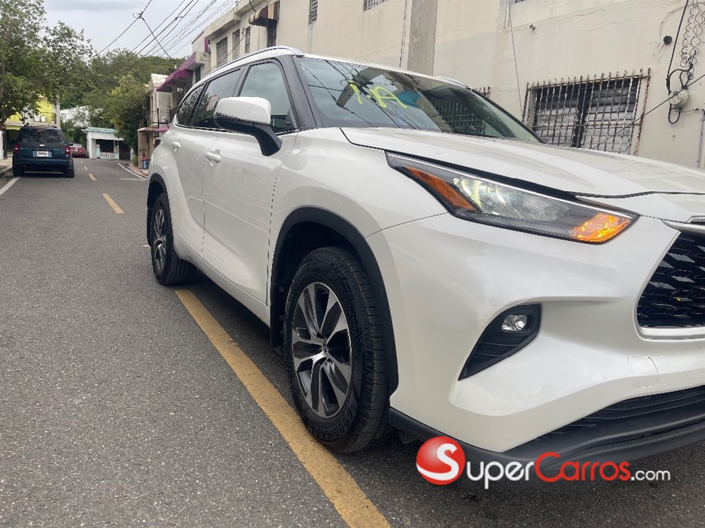 2020 Toyota Highlander XLE — foto 2 / 12