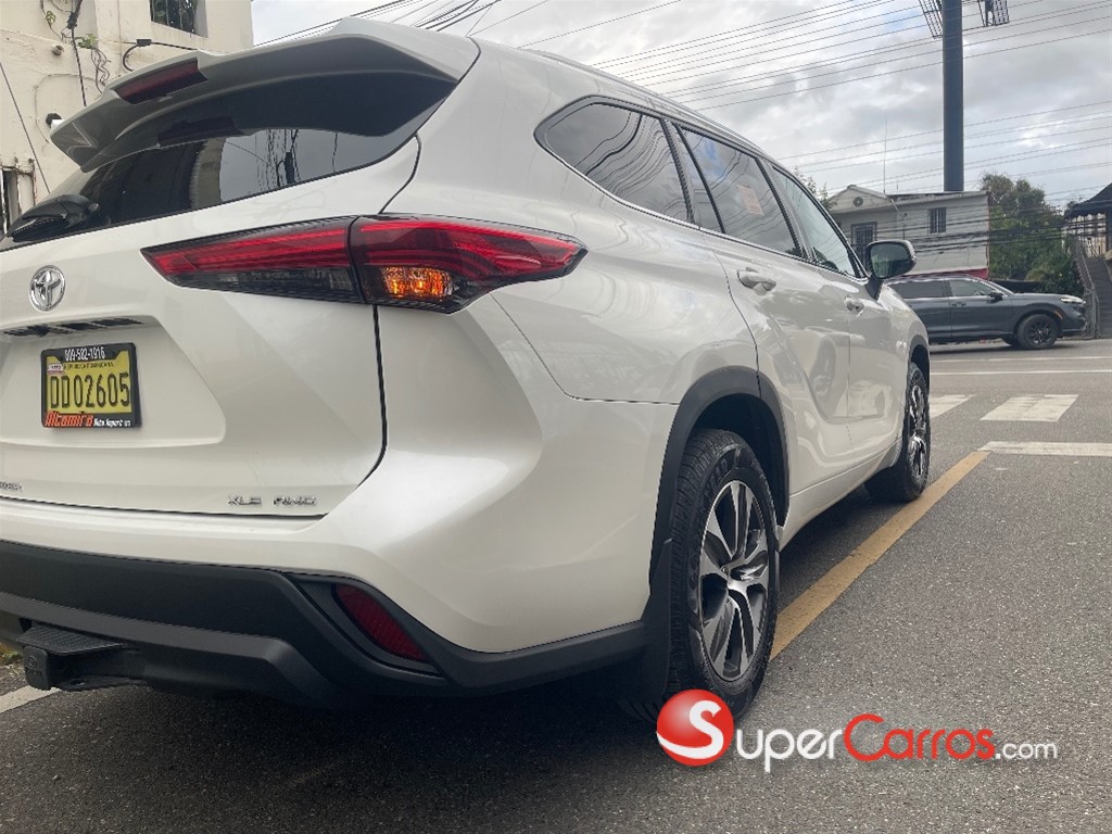 2020 Toyota Highlander XLE — foto 4 / 12