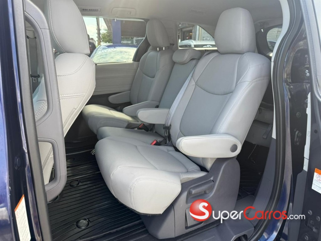 2021 Toyota Sienna LE — foto 6 / 12