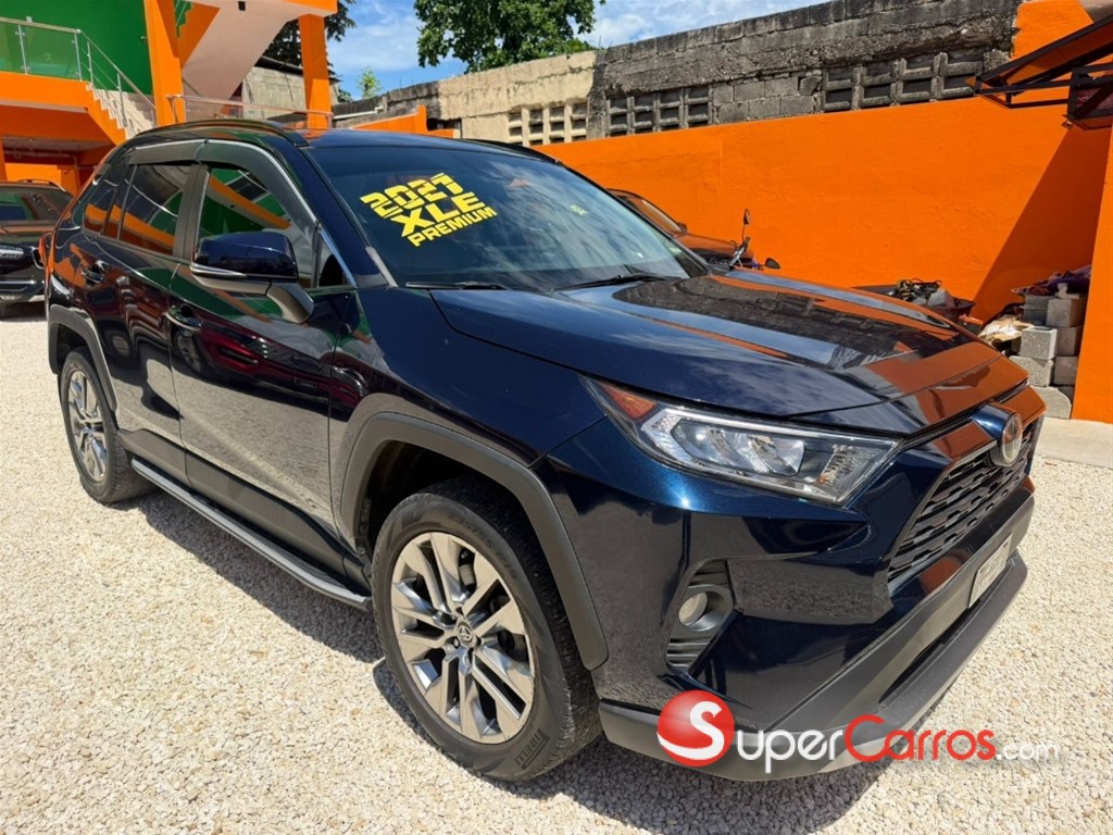 2021 Toyota RAV4 XLE Premium — foto 5 / 7