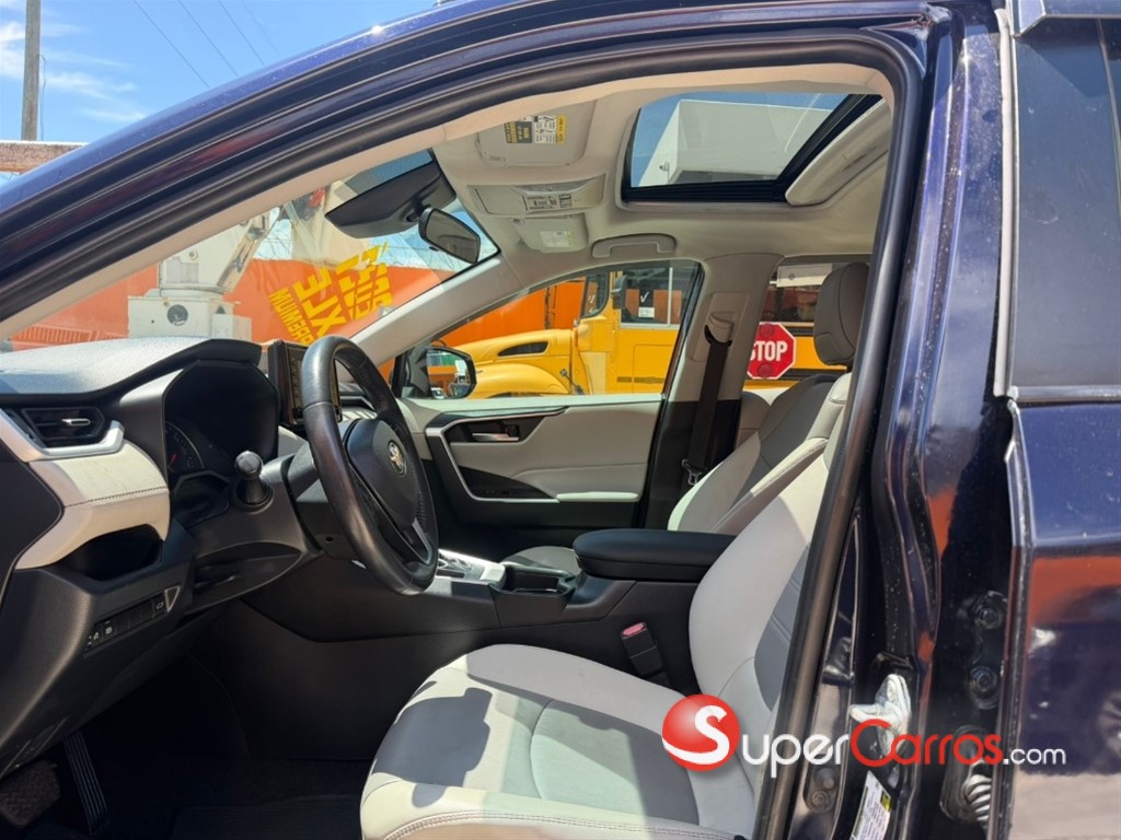 2021 Toyota RAV4 XLE Premium — foto 6 / 7