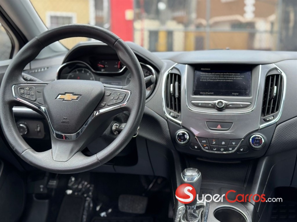 2019 Chevrolet Cruze LT — foto 9 / 10