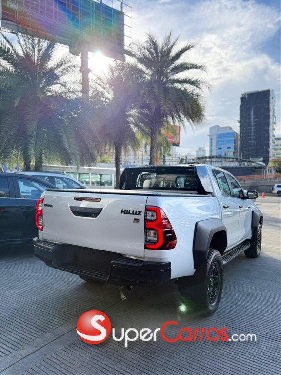 2026 Toyota Hilux GR Sport — foto 4 / 8