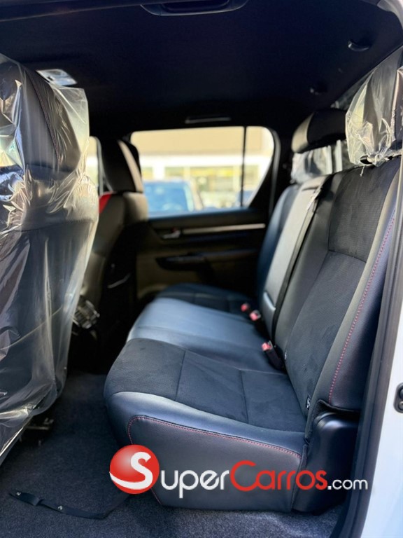 2026 Toyota Hilux GR Sport — foto 6 / 8
