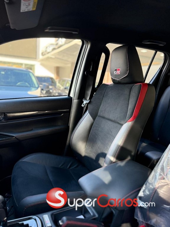 2026 Toyota Hilux GR Sport — foto 7 / 8