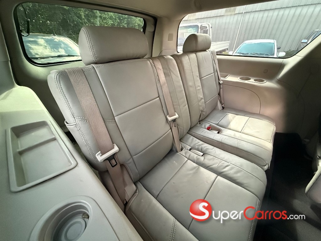 2007 Chevrolet Suburban LT — foto 11 / 12