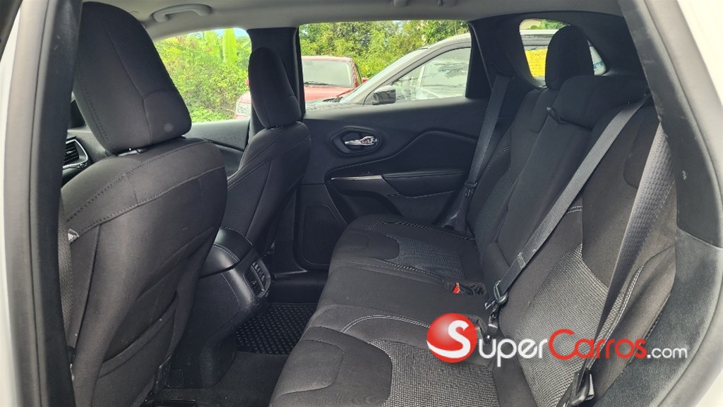 2020 Jeep Cherokee Latitude — foto 8 / 12