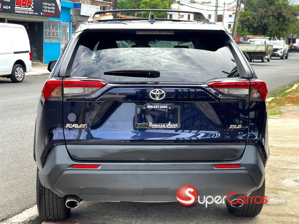 2021 Toyota RAV4 XLE Premium — foto 5 / 12