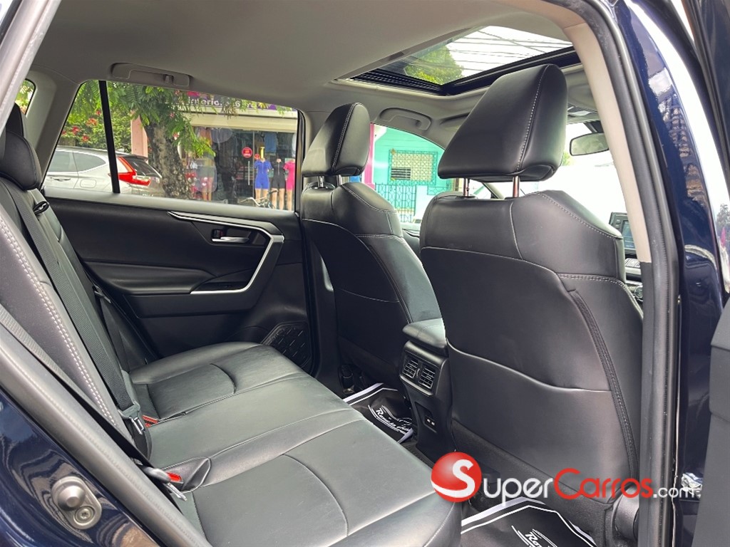 2021 Toyota RAV4 XLE Premium — foto 10 / 12