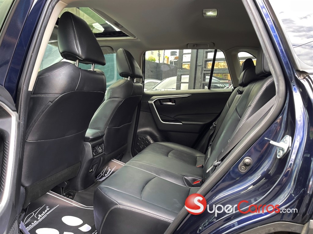 2021 Toyota RAV4 XLE Premium — foto 11 / 12